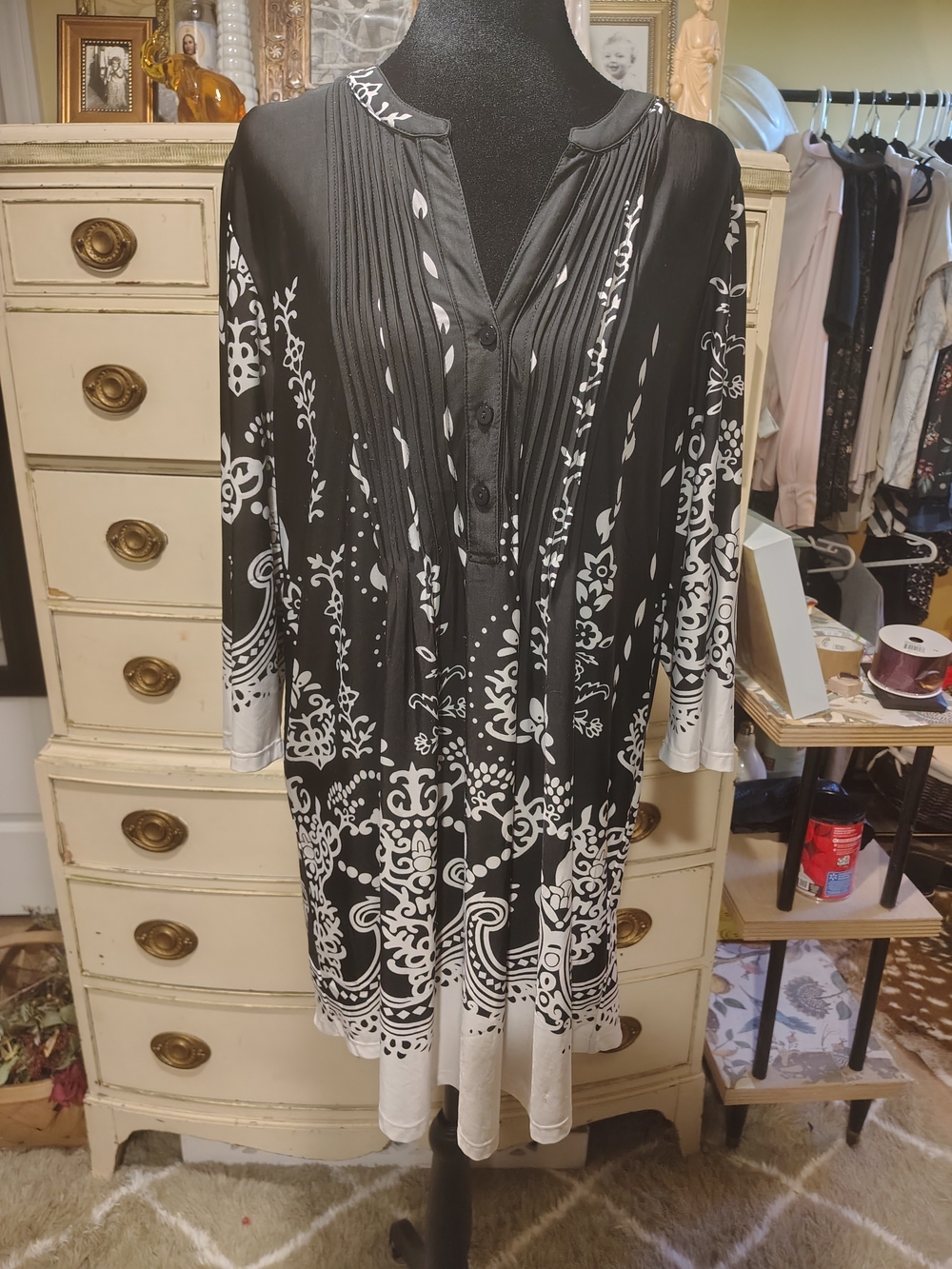 Vintage Mint 80s Serengeti Black and White Long Sleeve Dress